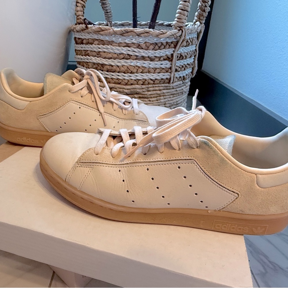 Adidas Stan Smith tennis shoes. White Sand color. Men’s size 9.5